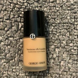 Giorgio Armani Luminous Silk foundation shade 4.5